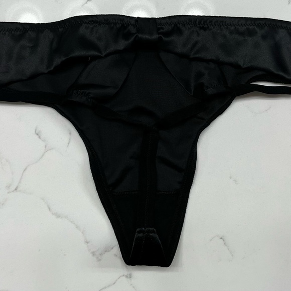 New Victoria’s Secret Very Sexy Thong - Picture 3 of 7